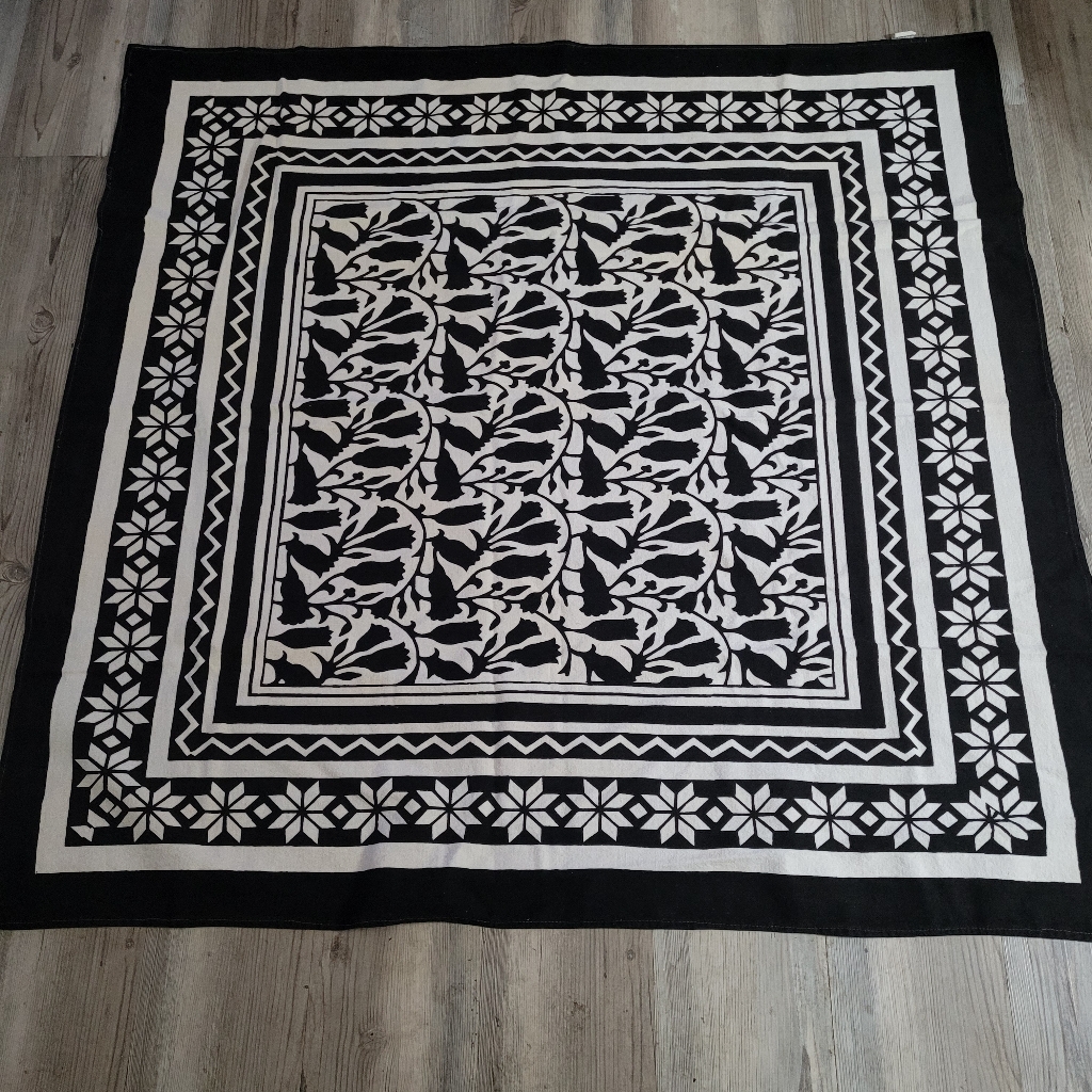 Womens Black  White Scarf 41 X 41